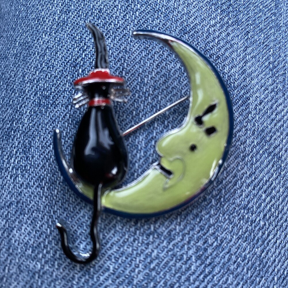 Halloween Black Cat Crescent Moon Glow in the Dark Brooch Pin Witch Hat